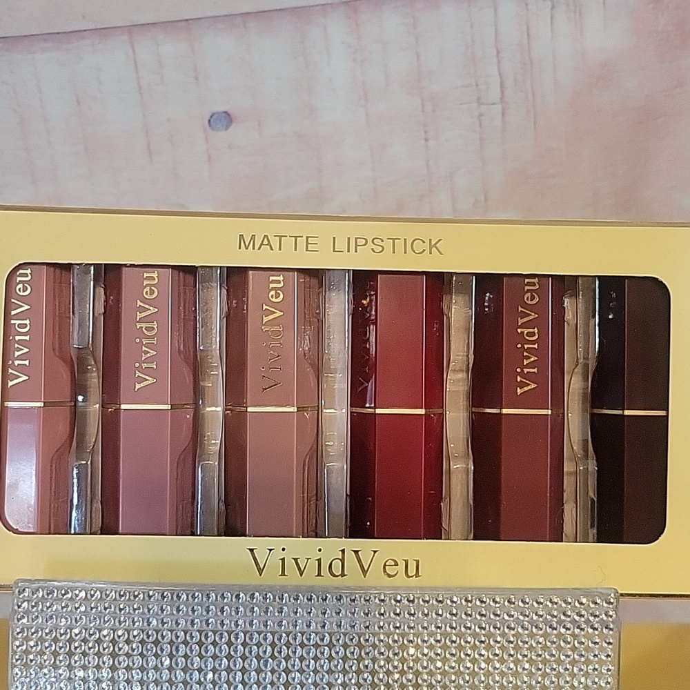 Vivid Veu Assorted Color Lipsticks - Picture 1 of 5